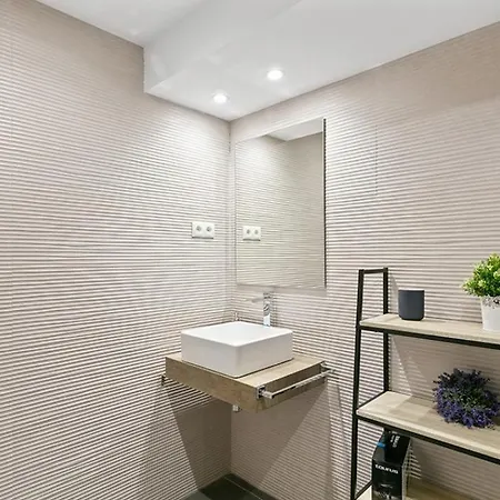 Modern Refurbished - 1BD 1BTH - Las Letras-3